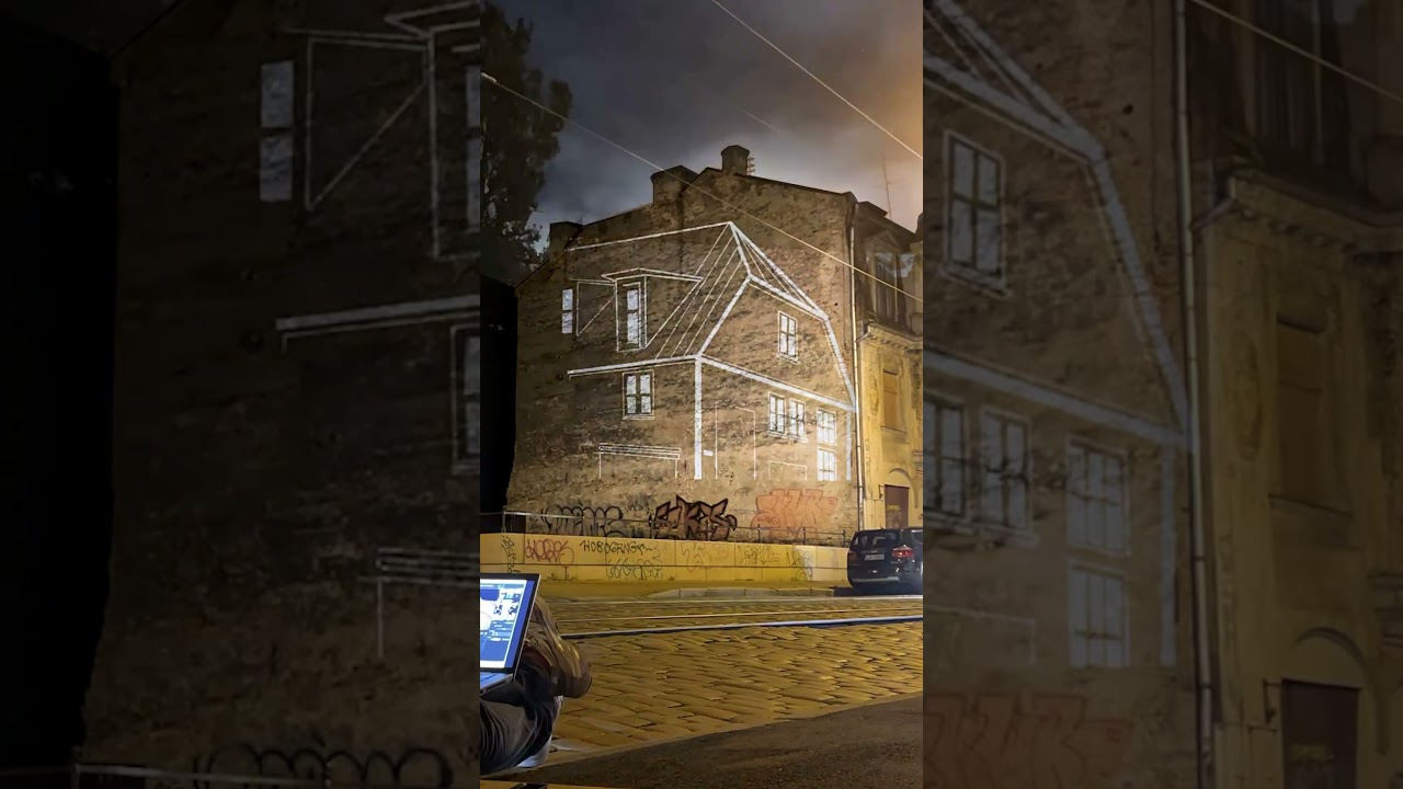 I build the lost house again for a minute #art #street  #piano