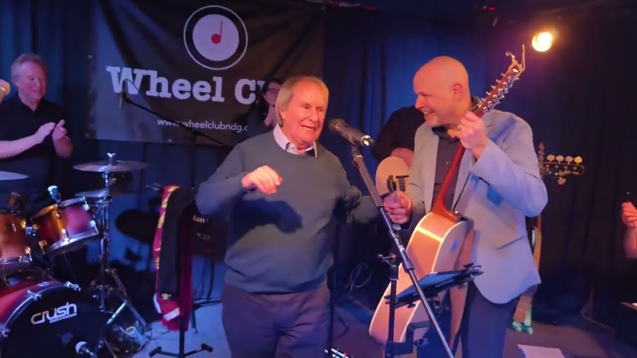 Chris de Burgh performs 'Lady In Red' and 'Spanish Train at Montreal's Wheel Club