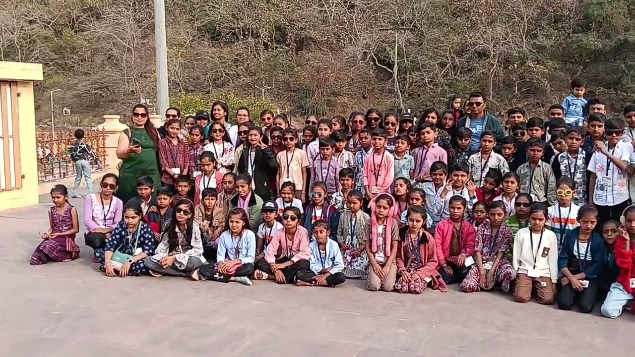 દામોદર કુંડ#schoolvisit #stepwell #junagadh #girnar #education #students