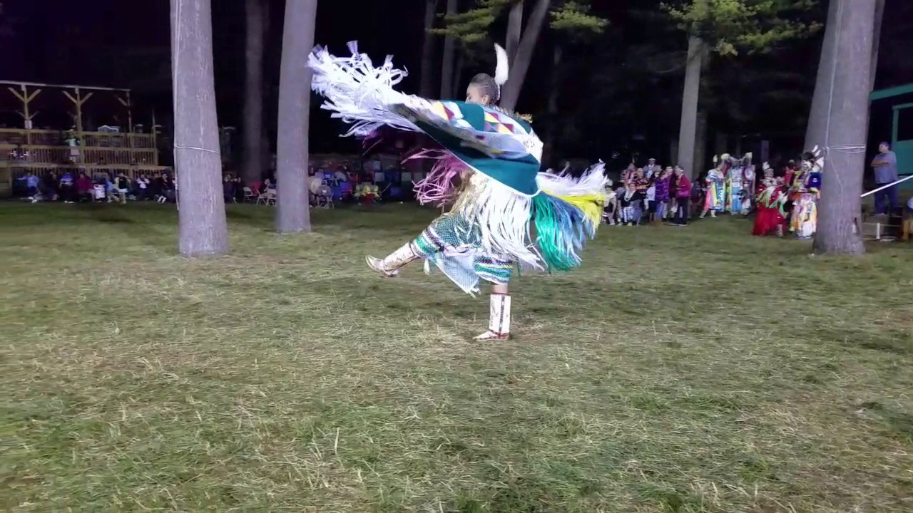 Men vs Women's Fancy @ Menominee Nation Contest Pw 2017