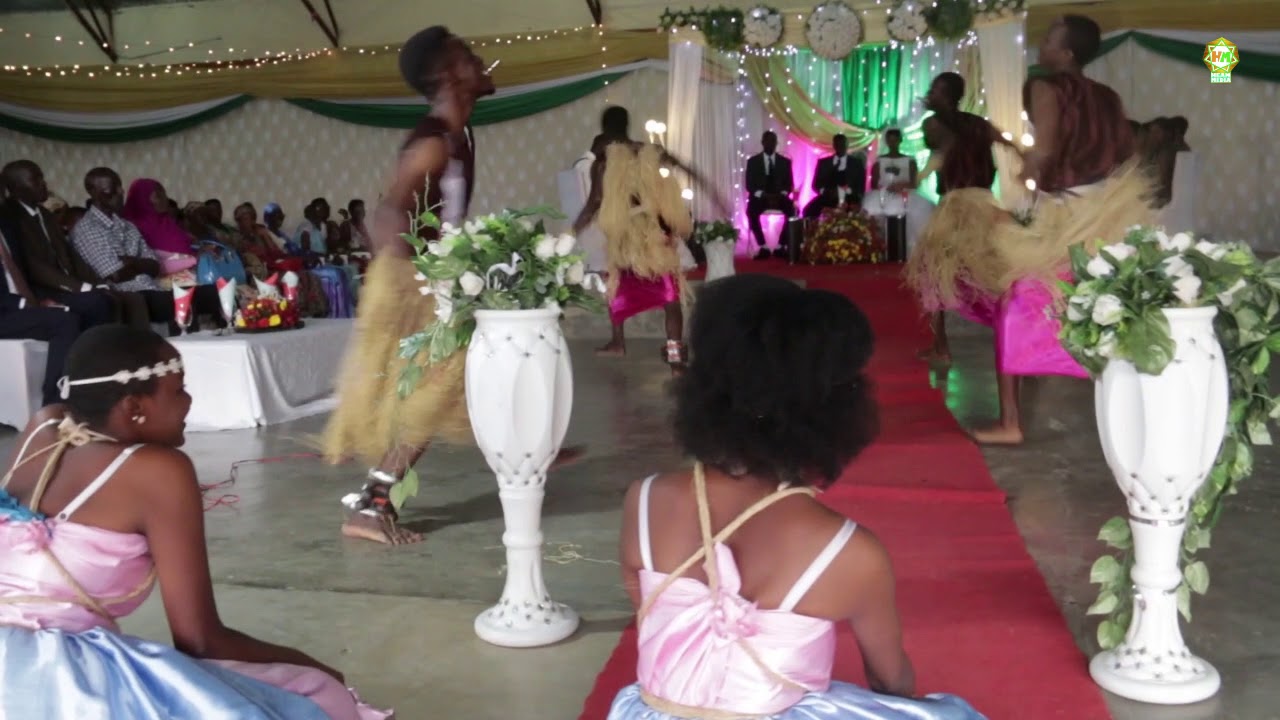 Intambo z'Ikirundi: Sanganira abashitsi