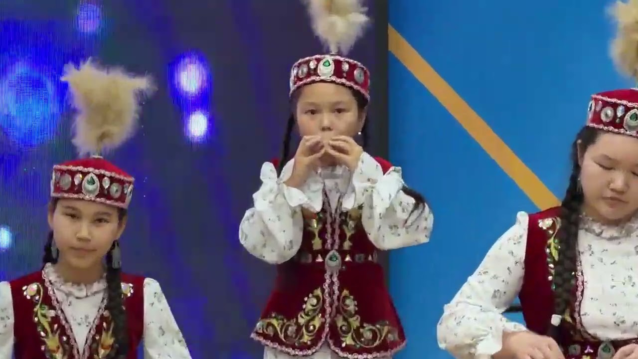 Желсіз түнде жарық ай Жетігеншілер ансамблі