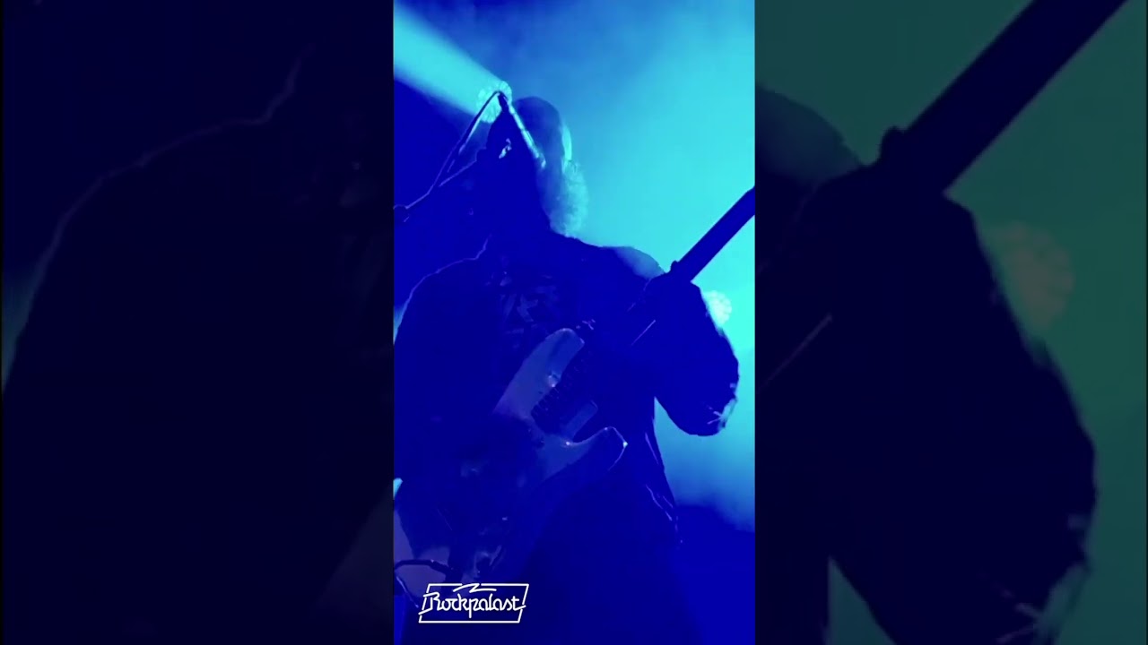 Swollen and Halo 💙 #baroness #yourbaroness #blue #swollenandhalo #livemusic #rock #metal