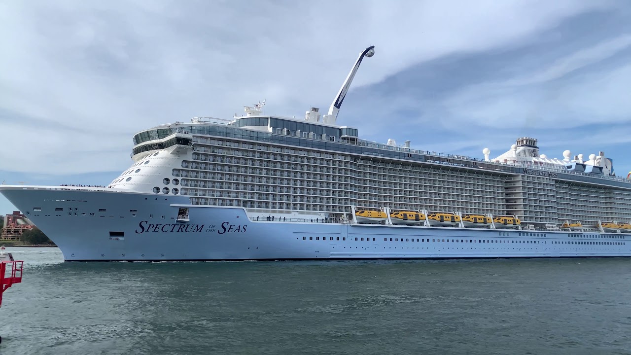 Spectrum of the Seas meets Ovation of the Seas for the first time