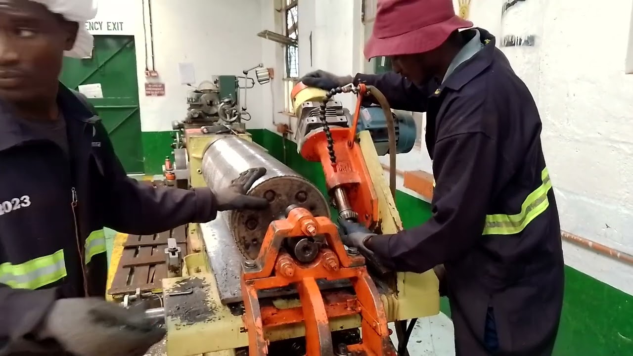 Roller sharpening using milling machine