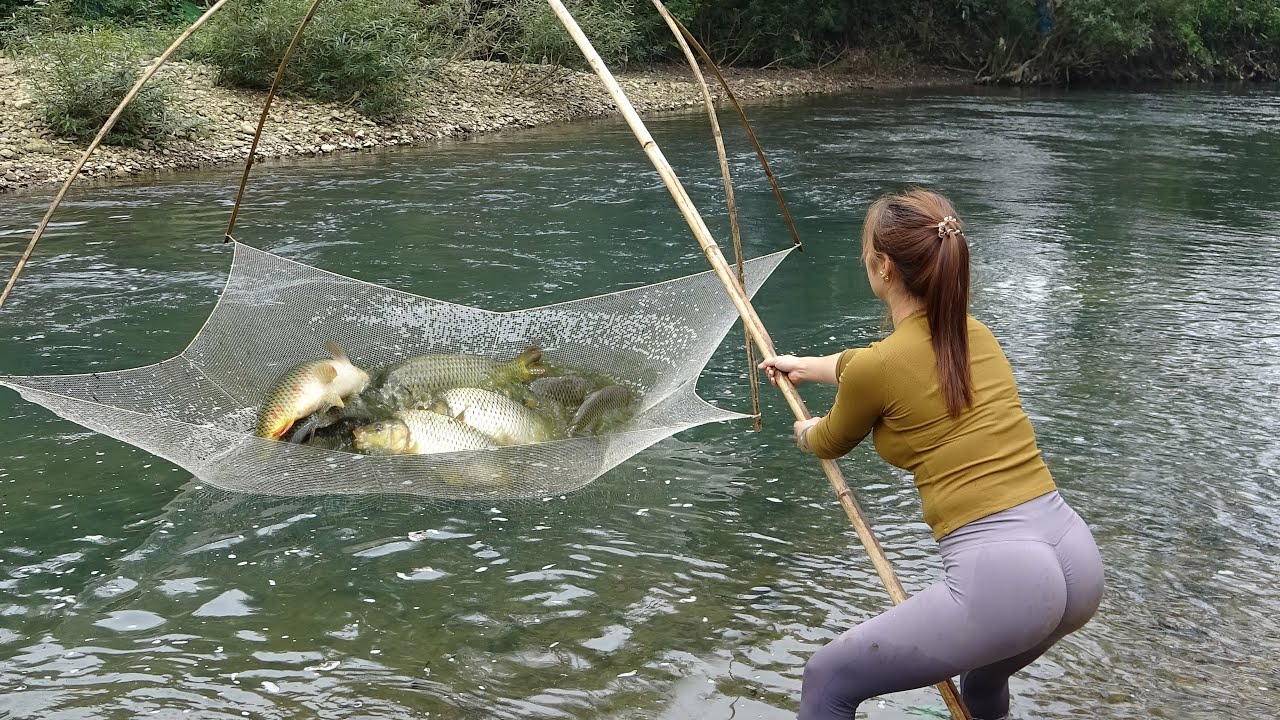 Girl Fishing - Traditional Fishing using Bamboo and Fishing Net in The Rive - Amazing Fishing