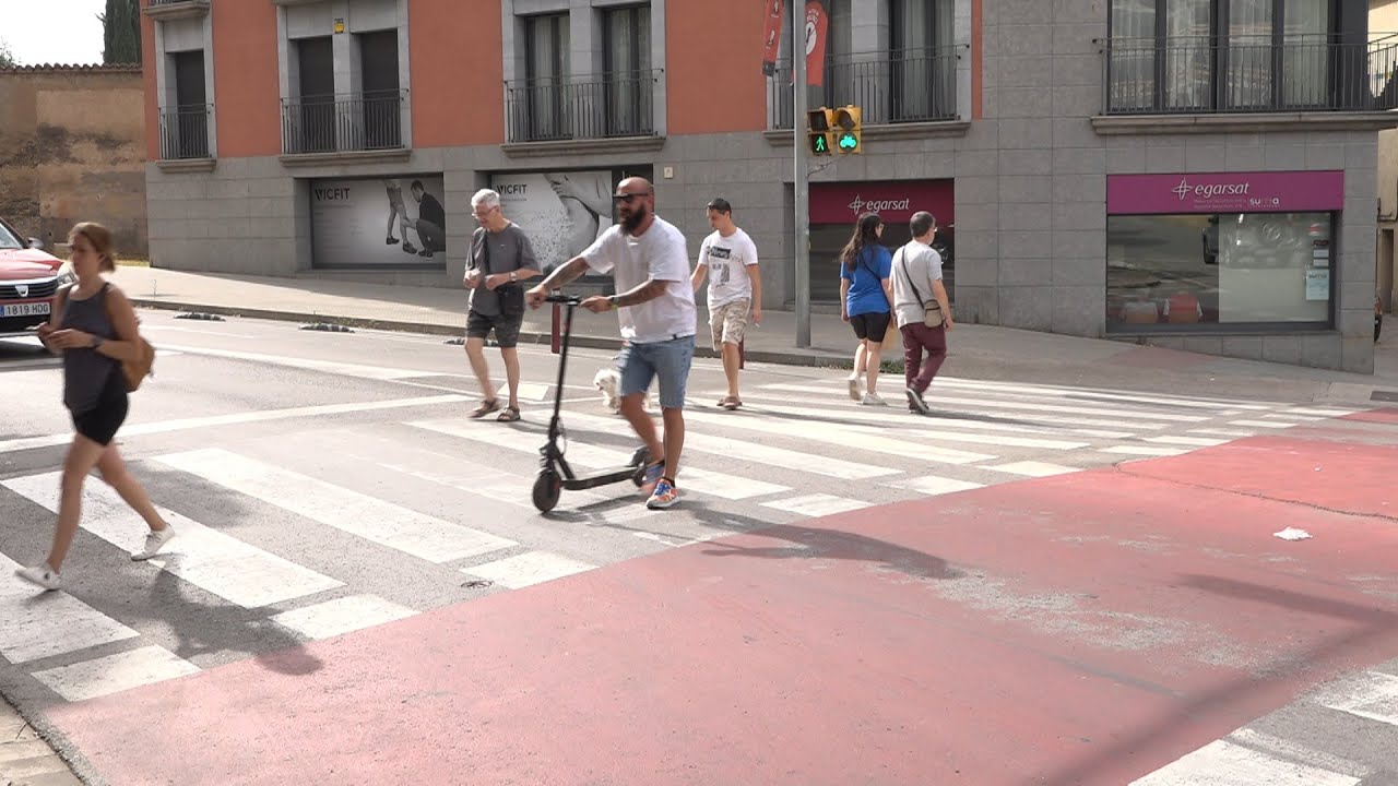 La falta d’aparcament al centre de Vic afecta al comerç local