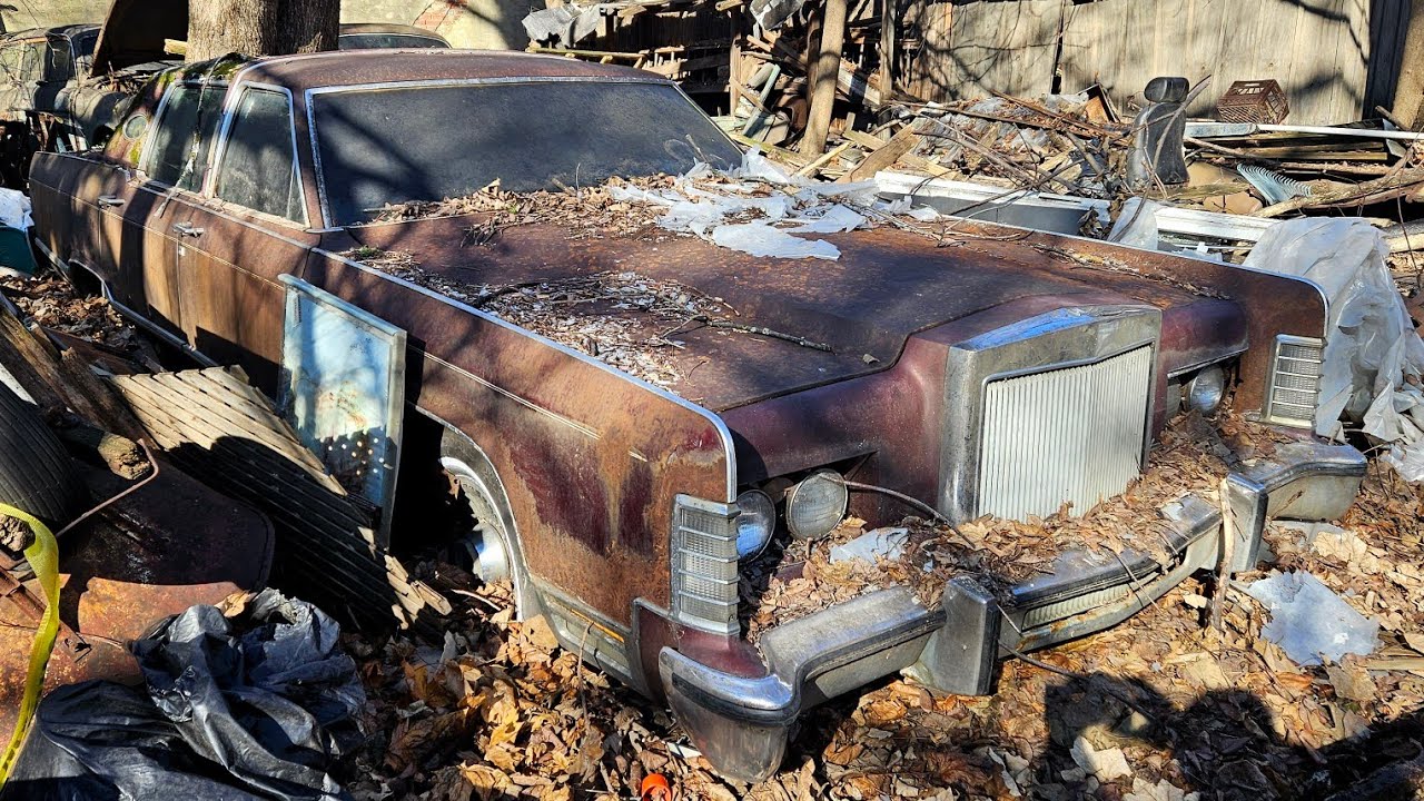 ROTTING 70s Lincoln Continental Sitting 30 Years WILL IT RUN?  - NNKH