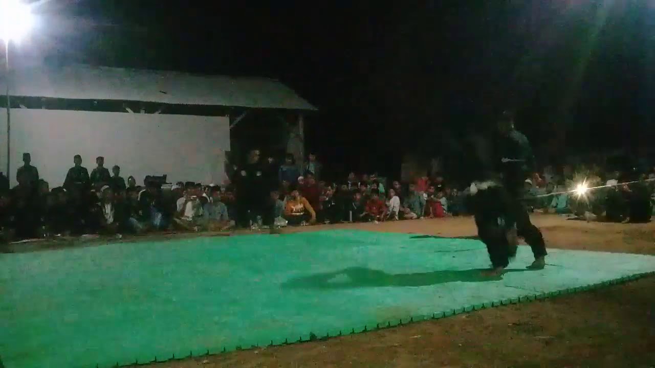 Dapo'an menggunakan clurit yg di pragakan oleh anggota cobra