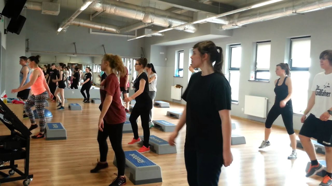 Step + stretching w Bestfit club dla uczni&oacute;w Zespołu Szk&oacute;ł Ekonomicznych w Wodzisławiu Śląskim