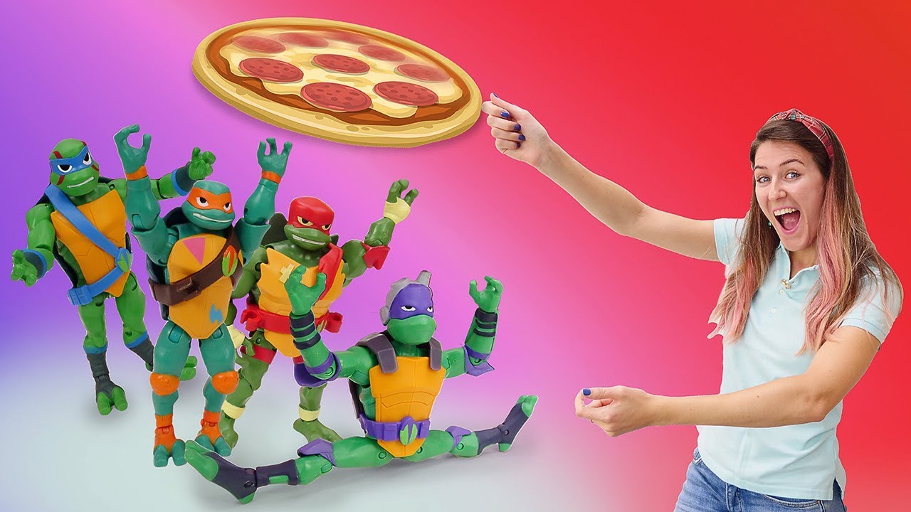Pizza para las Tortugas Ninja. La Guardería Infantil. Coches de juguete en la piscina de bolas.