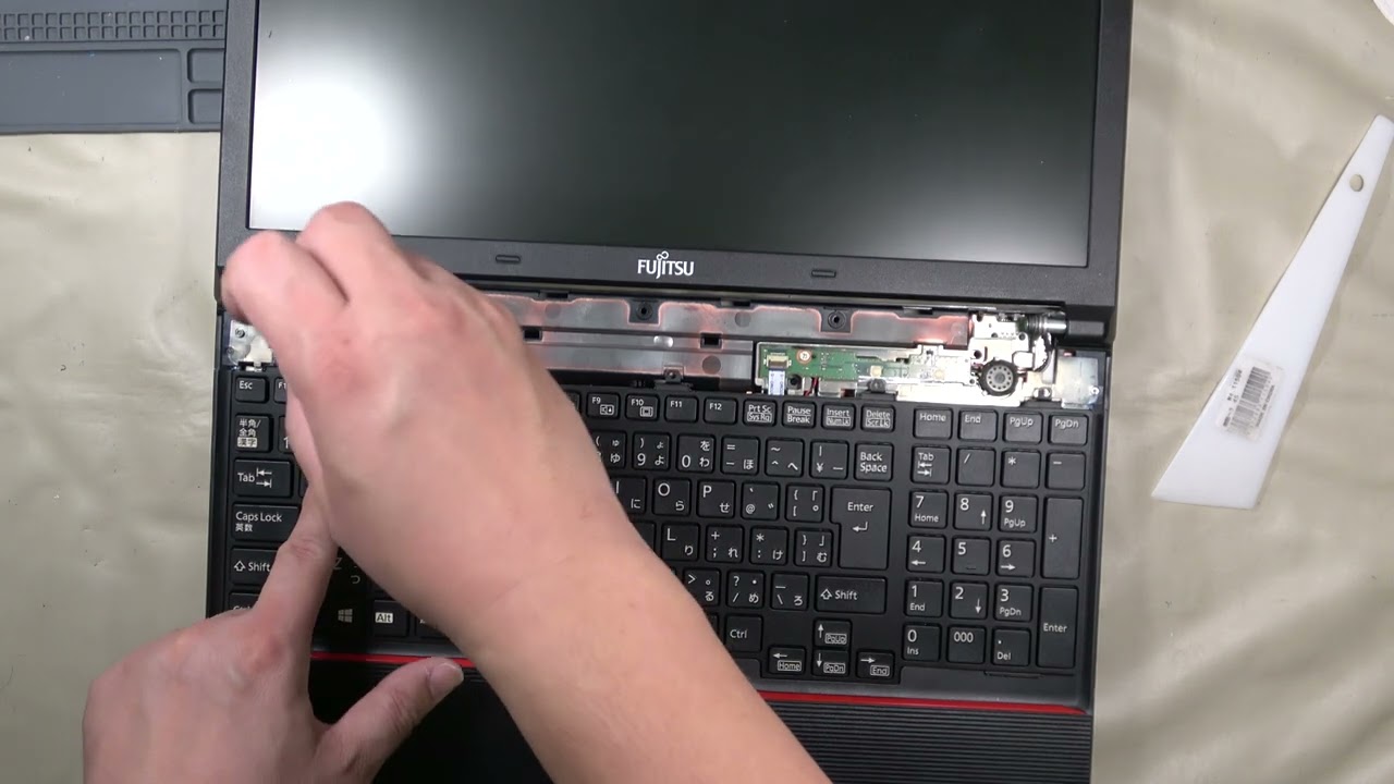 【パソコン修理】【Fujitsu LIFEBOOK A574／HX】キーボード交換