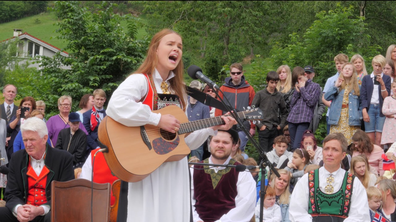 Mari Holven syng for Kongen og dronninga
