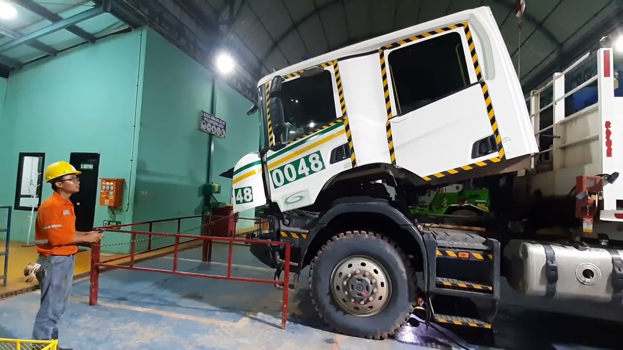 HOW TO TILT THE ELECTRIC CABIN OF A SCANIA TRUCK