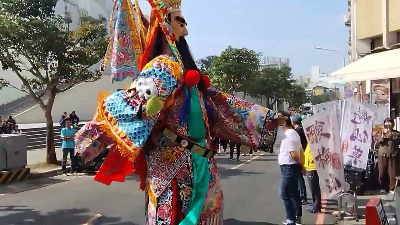 阿里港五台山靈隱寺乙巳年金籙慶成謝恩祈安五朝建醮大典恭送廣信府張府天師回鑾彩街賜福（3）