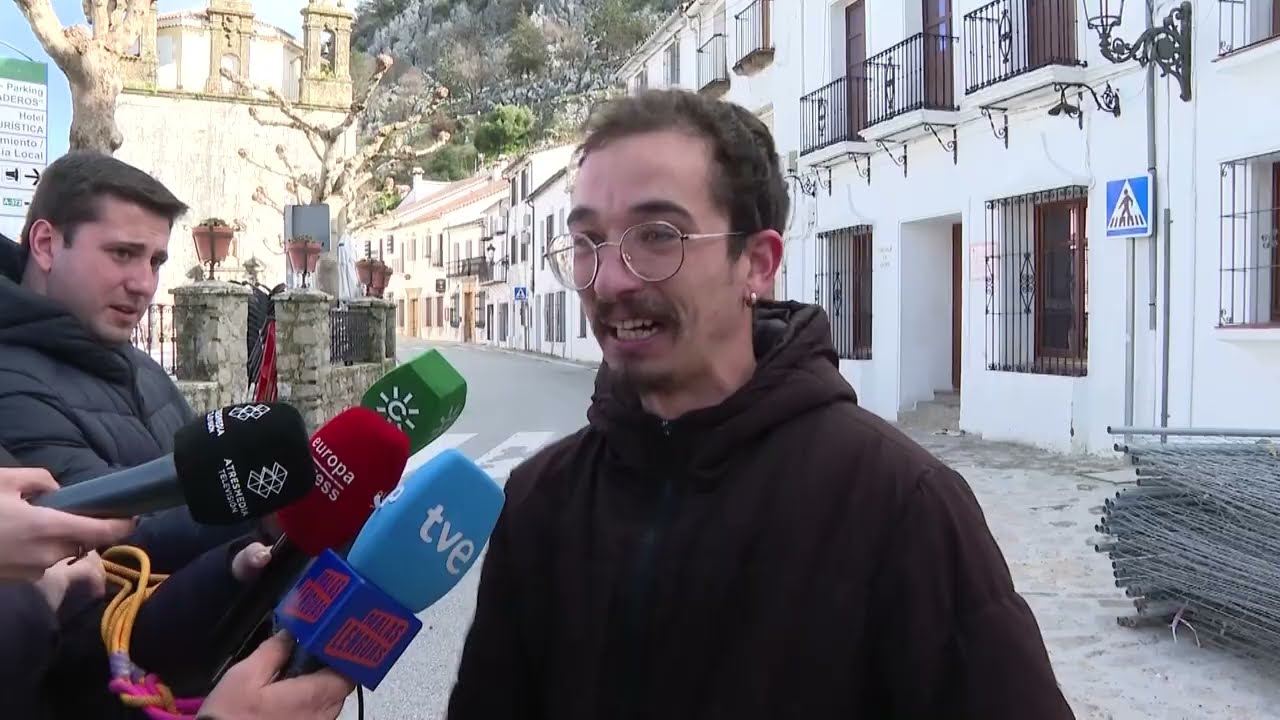 GRAZALEMA | LOS VECINOS DE GRAZALEMA VIVEN CON ALEGRÍA Y EMOCIÓN LA VUELTA A CASA TRAS 11 DÍAS