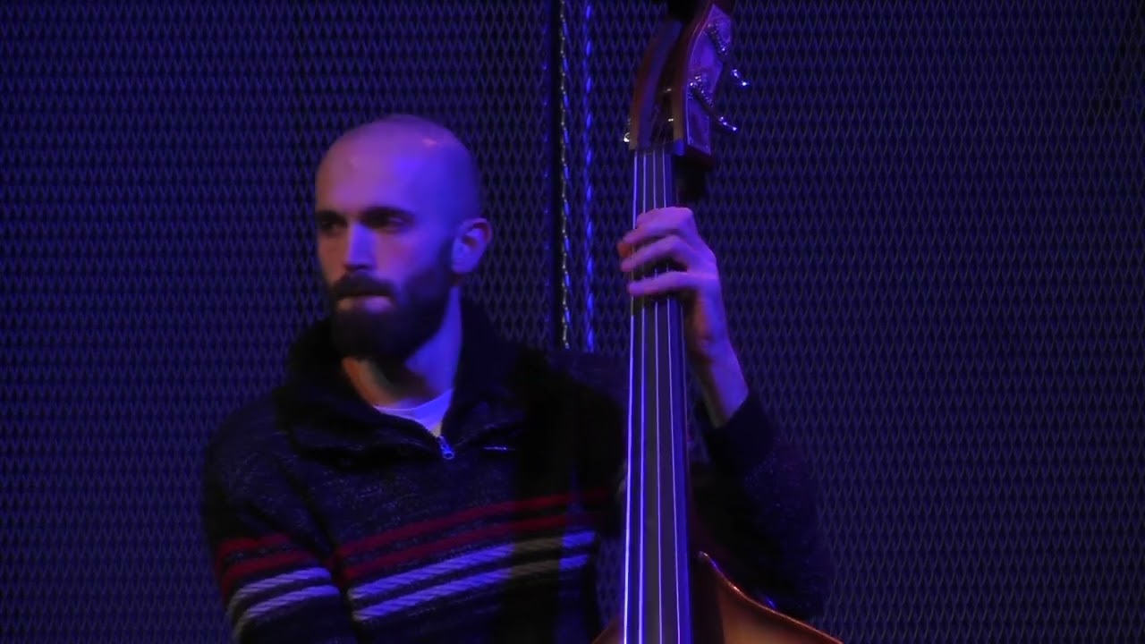 A Primeira (Julia Toledo) | Trio