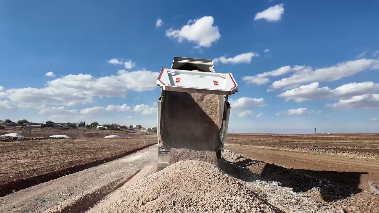 B&Uuml;Y&Uuml;KŞEHİR, HİLVAN&rsquo;DA 5 KİLOMETRELİK YOLUN SATHİ ASFALT &Ccedil;ALIŞMALARINI TAMAMLADI