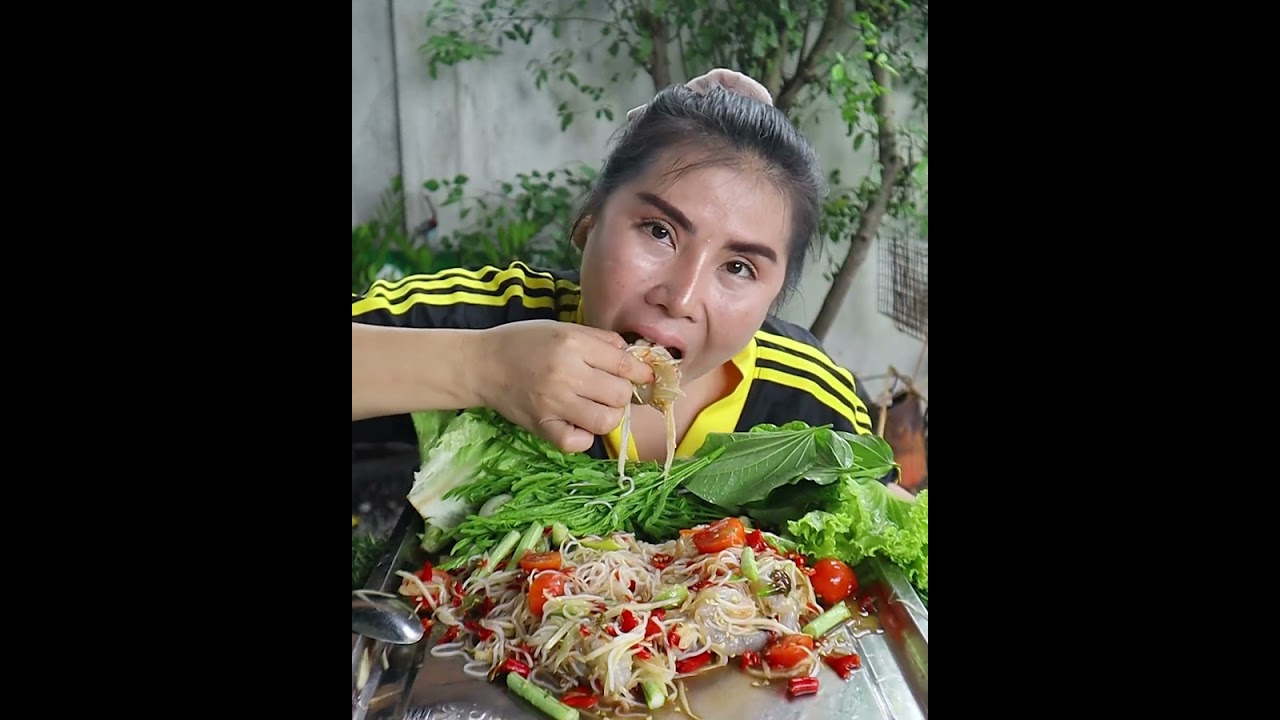 ตำซั่วกุ้งสดใส่ขนมจีนนัวๆยามเที่ยง