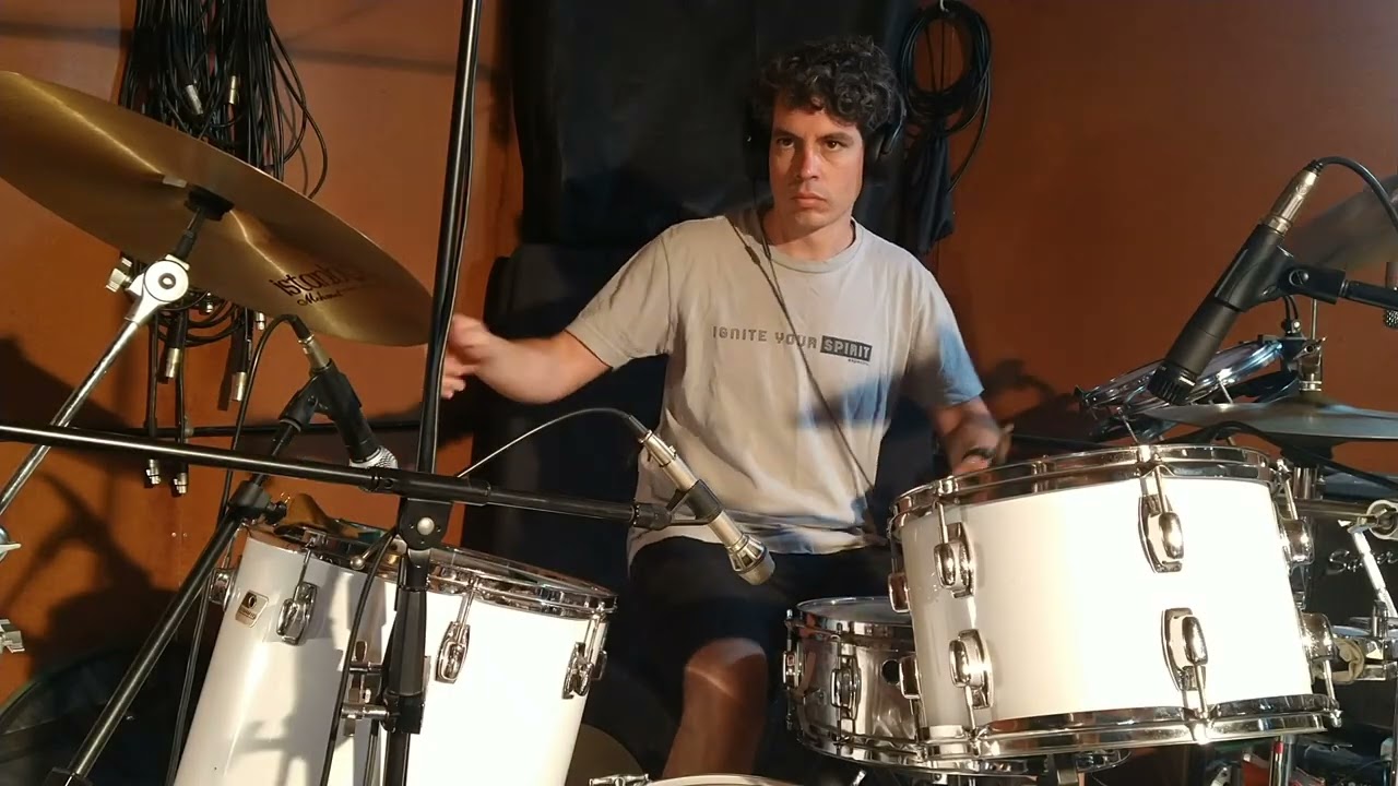 Rosal&iacute;a - Divinize (DRUMCOVER)