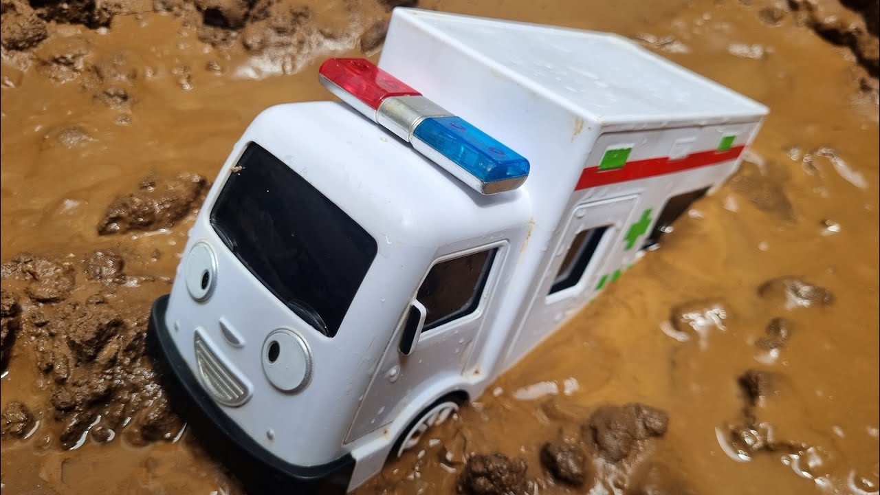 WOW Mobil Mobilan di Kolam Lumpur, Bus Tayo, Mobil Balap, Mobil Polisi, Mobil Monster, Thomas,Titipo