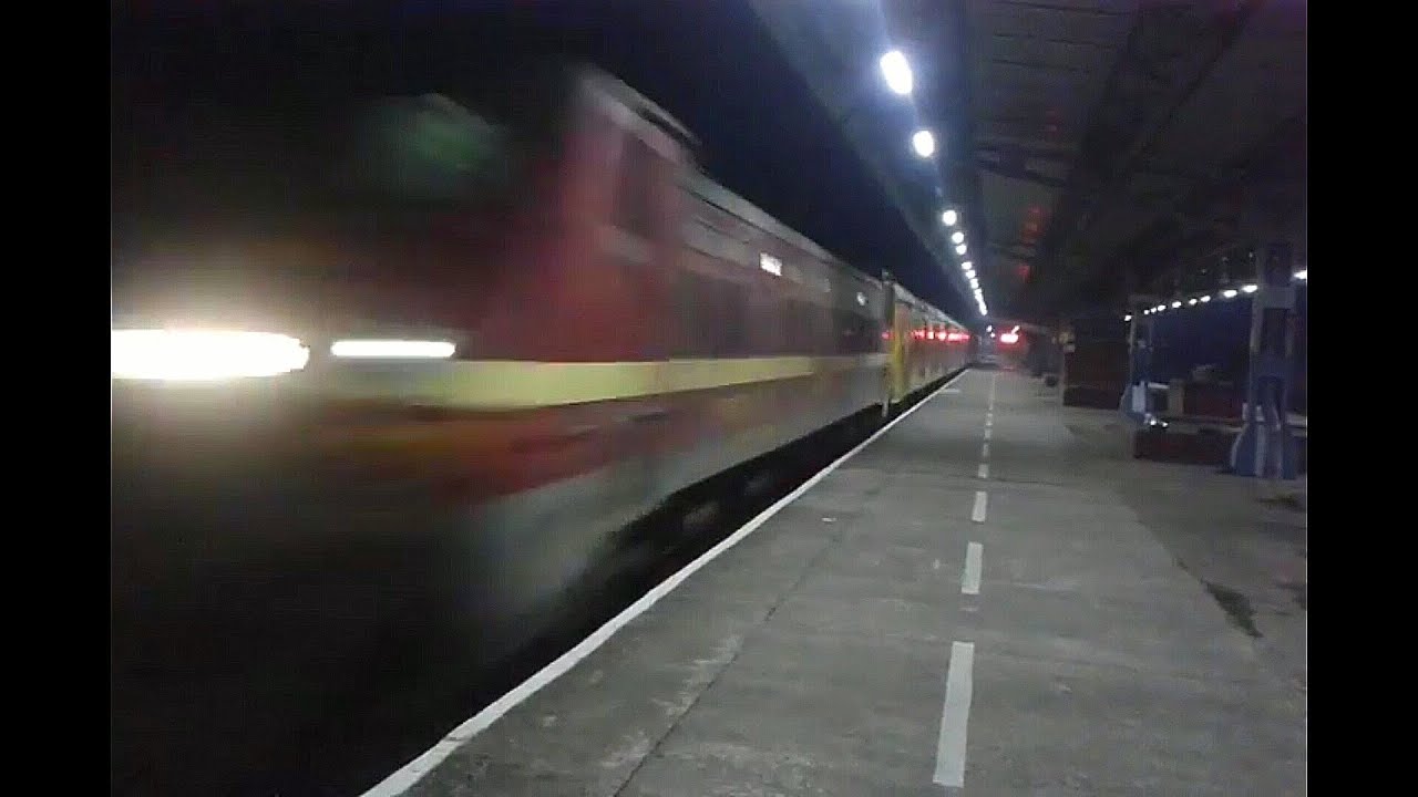 Rare:- Howrah Rajdhani with WAP4 at Full Speed | 130kmph WAP4 Howrah Rajdhani