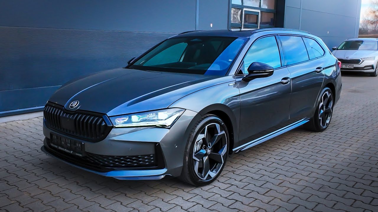 2025 Skoda Superb Sportline Kombi / Szary Graphite metalizowany / Design Suite Sportline