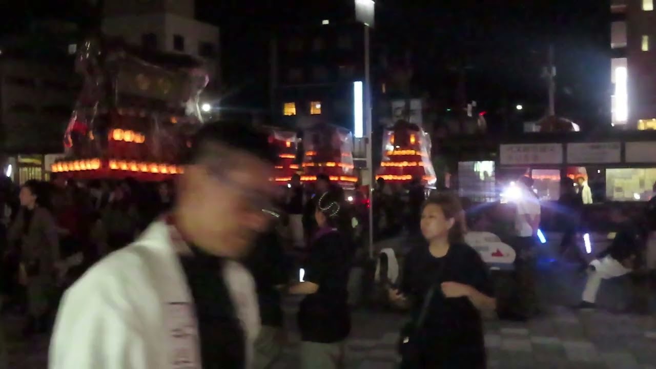 祭りのイベントすべて終了して駅前で別れを惜しみ盛り上がる各だんじり。【西条まつり伊曽乃神社祭礼 】　２０２５年１０月１６日