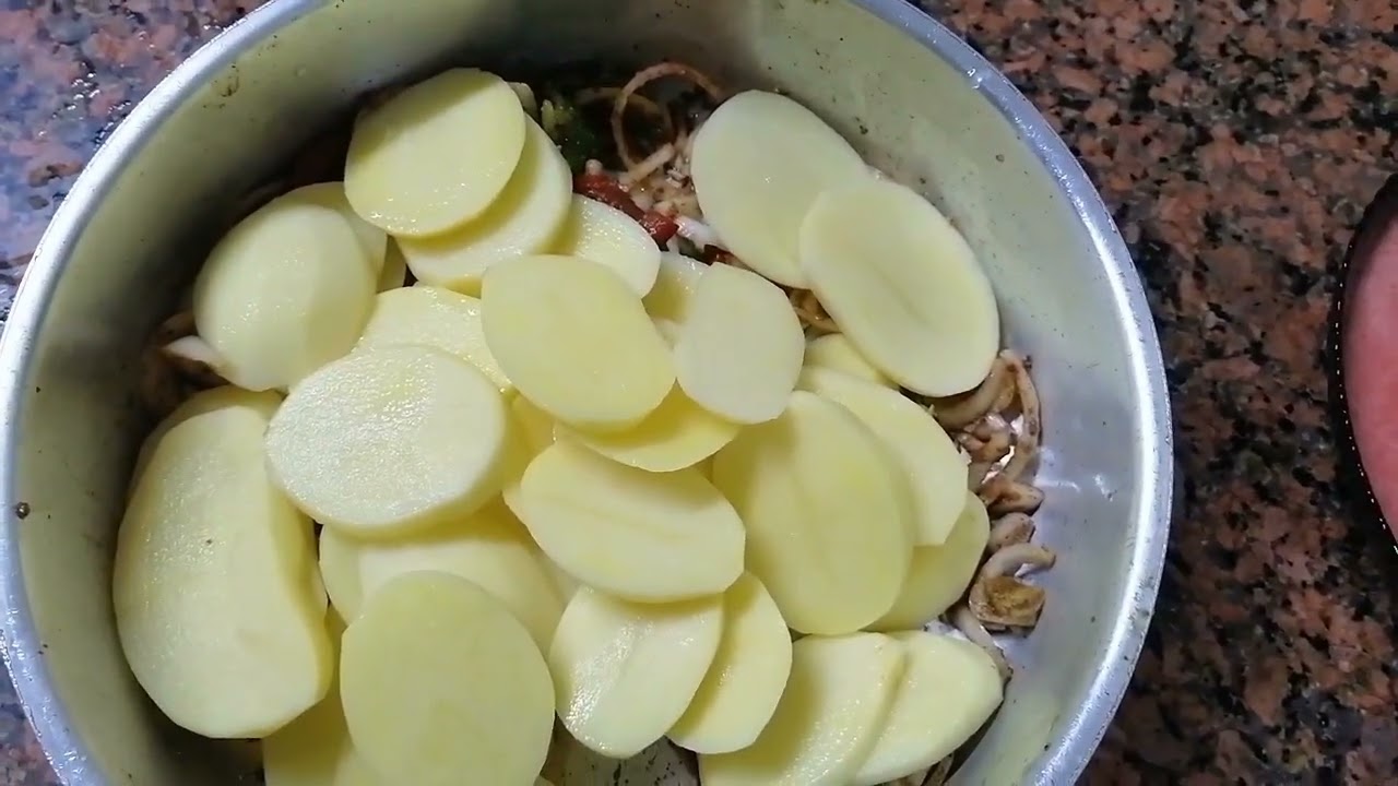 طريقه عمل بطاطس بالفراخ في الفرن الذ واسهل مايمكن 😋