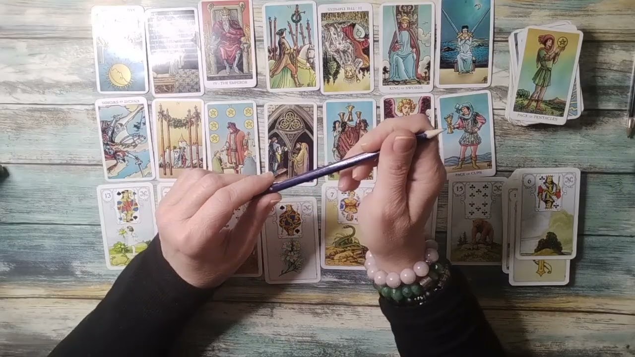 Settimana 2-8 febbraio 👉 qualcuno spia, qualcuno testa e qualcuno parla troppo! #tarot #love 