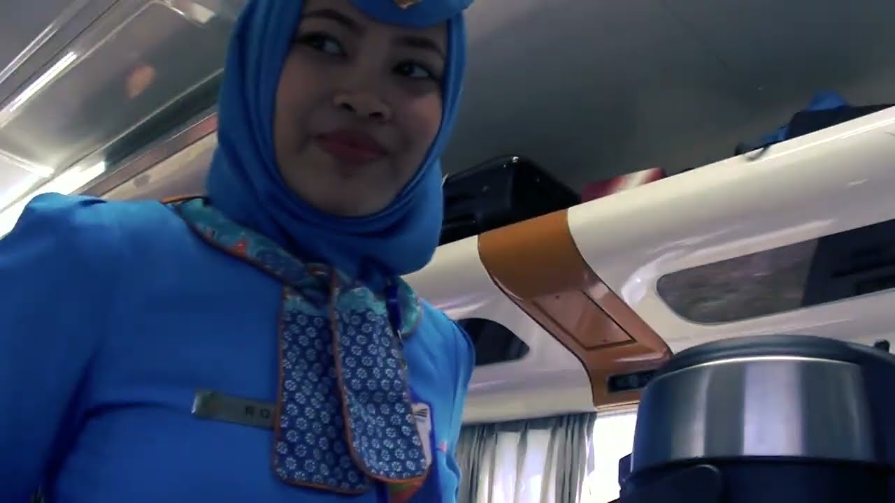 Indonezja   Pociąg do batiku i rzeźby