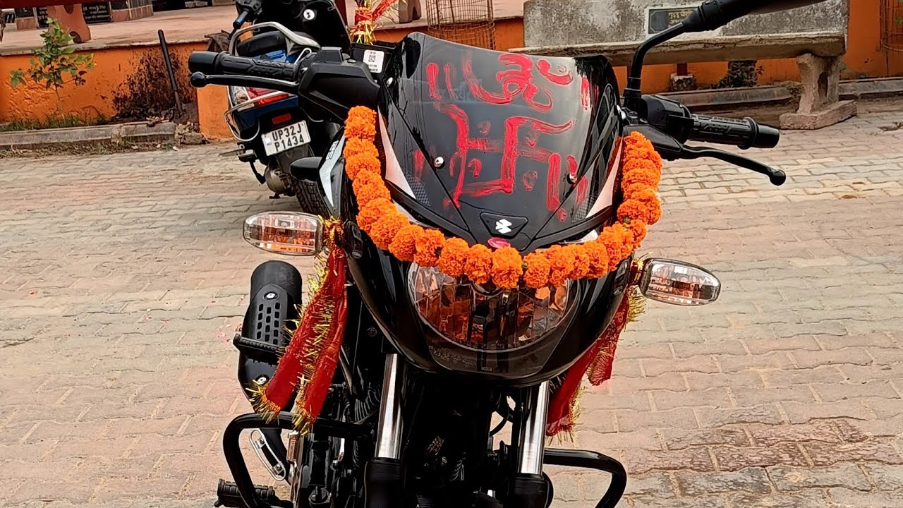 My first bike 😎 Pulsar 125 Lucknow delivery#viralvideo #youtubeshorts #pulsar125 #vlogger