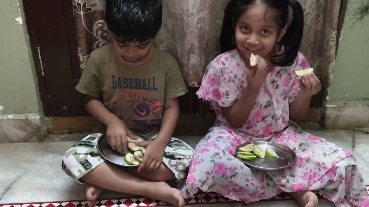 #Guva challenge #food challenge brother and sister Do like 👍 subscribe to sk Kashifas kitchen 🤗👍