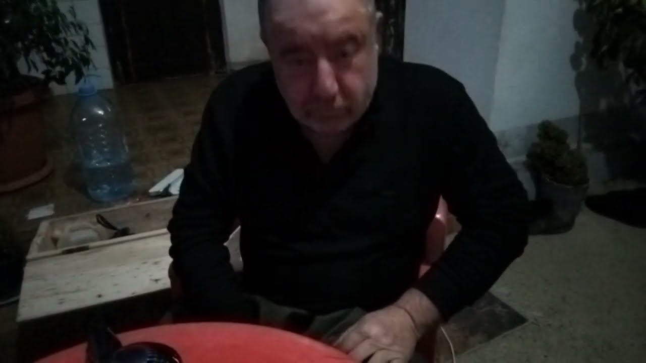 Хочу паказат как я Рома клею сапоги. И напишите вкаментариях правильно или нет.