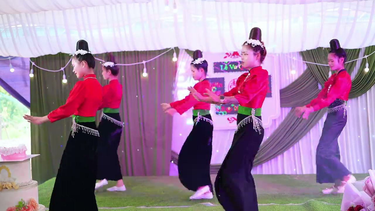 ĐVNGĐ BIỂU DIỄN TẠI LVQ CD HUYỀN TRANG CR DUY LA TẠI TƯ GIA NHÀ GÁI BẢN KHÁ NGHỊU XÃ PÚNG BÁNH 