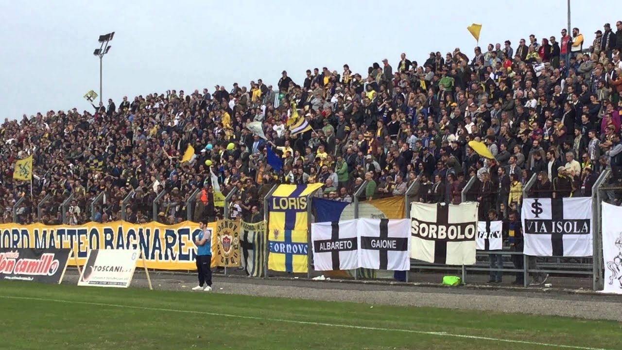 Il tifo Crociato a Brescello con il Lentigione: la samba