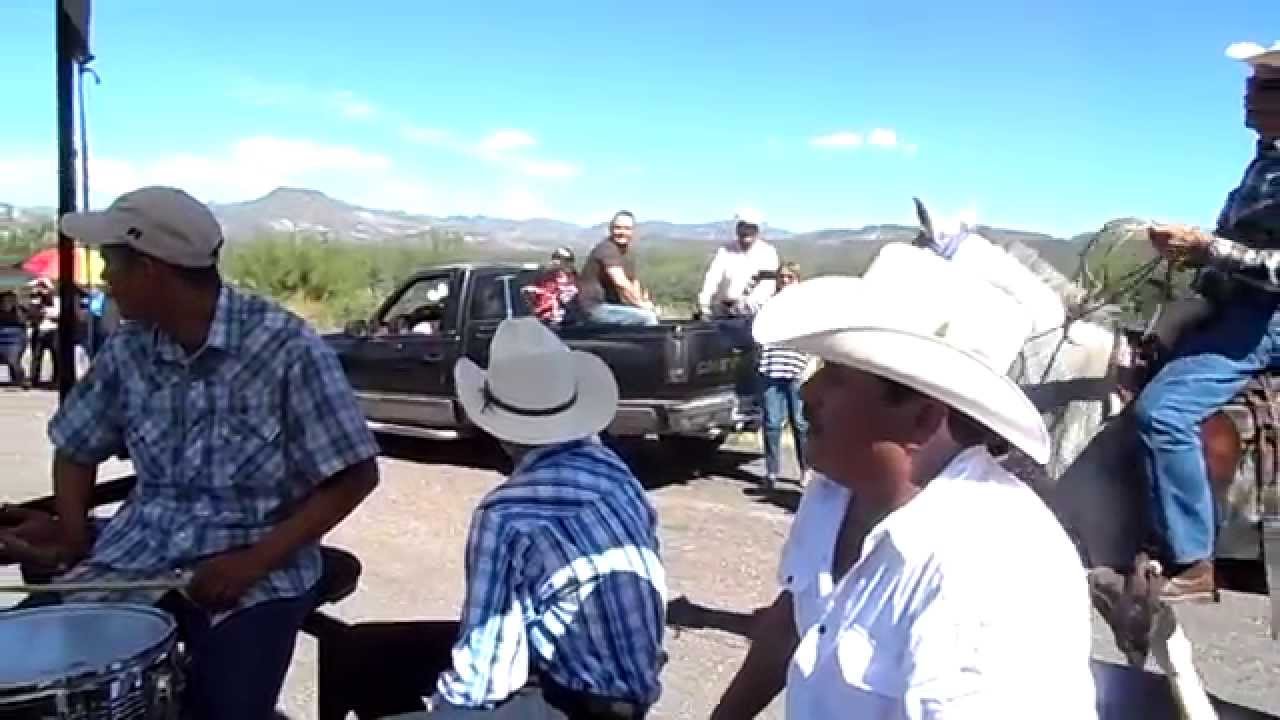 MANUEL EL INDIO ORTEGA Y LOS ZOPILOTES 1 LAS FERIAS DE LAS FLORES ENTRADA AL PUEBLO