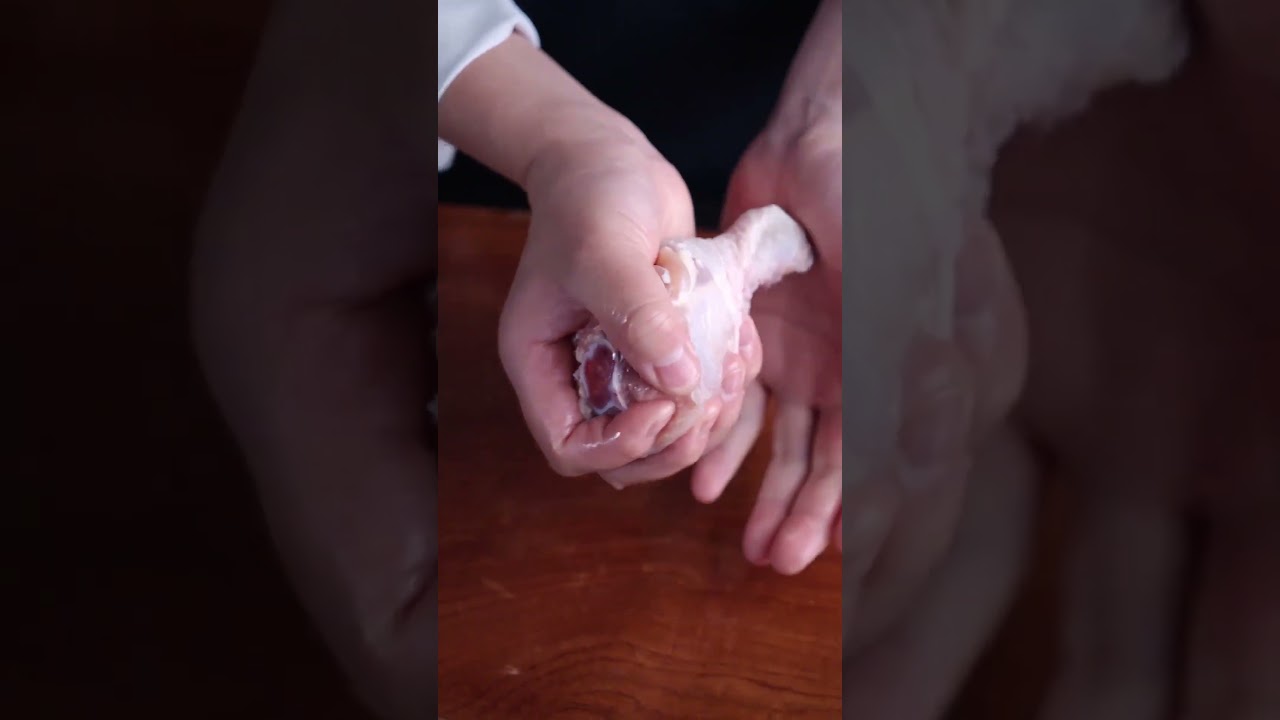 Debone a Chicken Leg Like a Pro in Seconds – Easy Kitchen Hack!