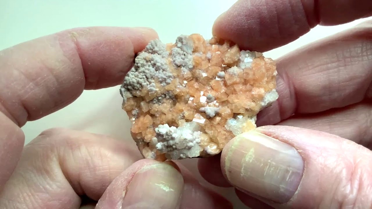 30081 Chabazite-Ca, Heulandite-Ca, Wasson Bluff, Parrsboro, Cumberland Co., Nova Scotia, Canada