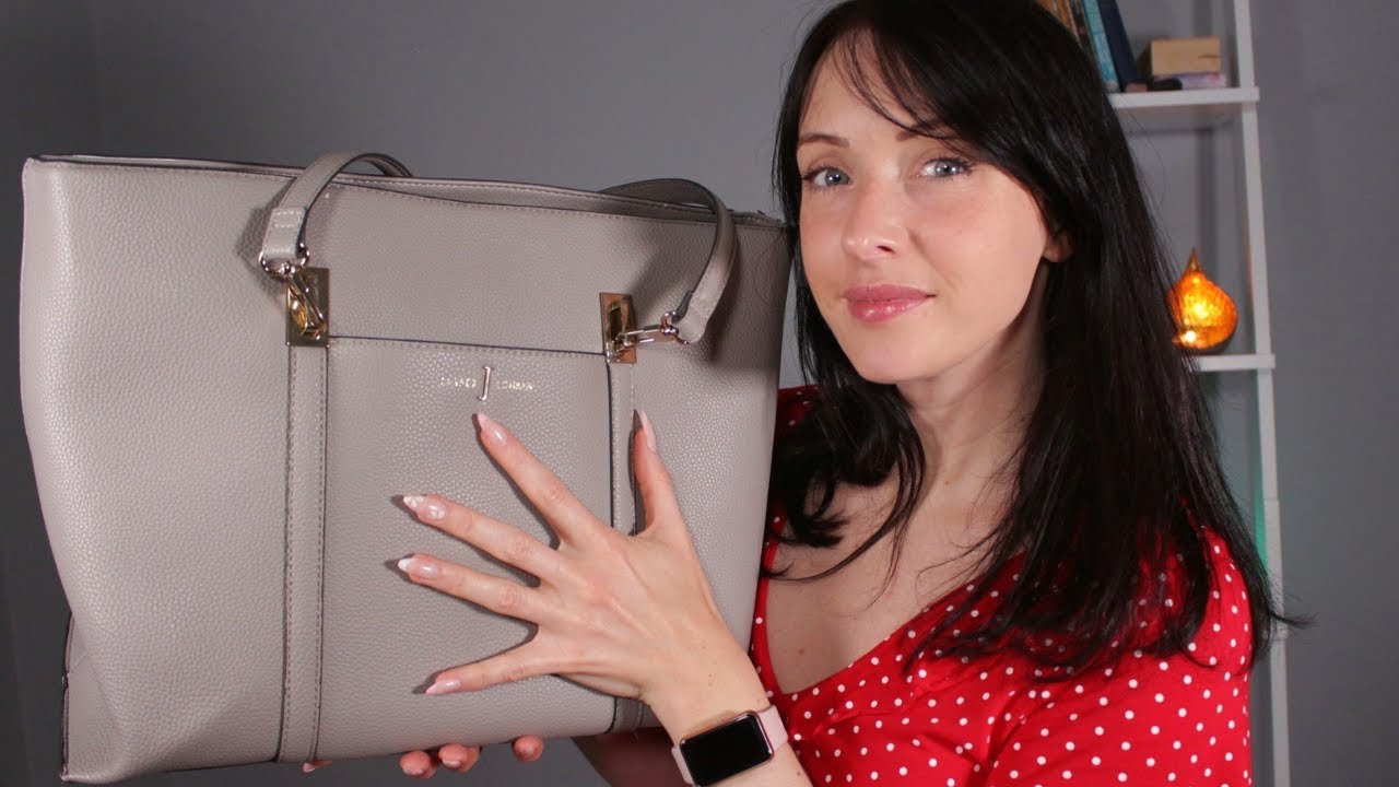 ASMR What's In My Bag 👛🎒👜