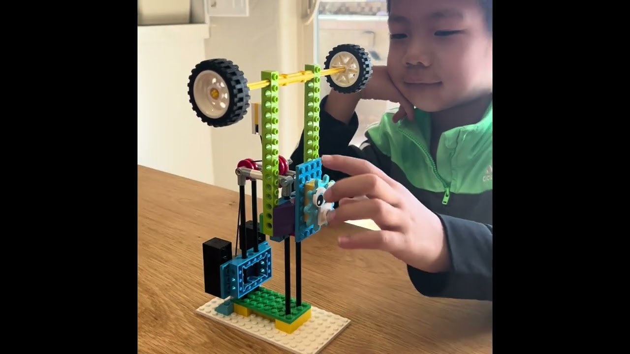 Lego bricQ elevator