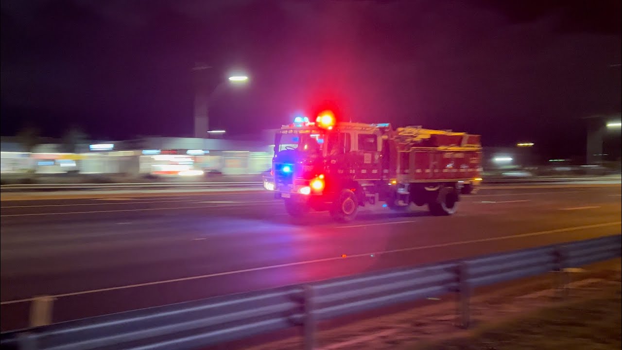 *Horn* Narre Warren CFA Tanker Responding Code 1