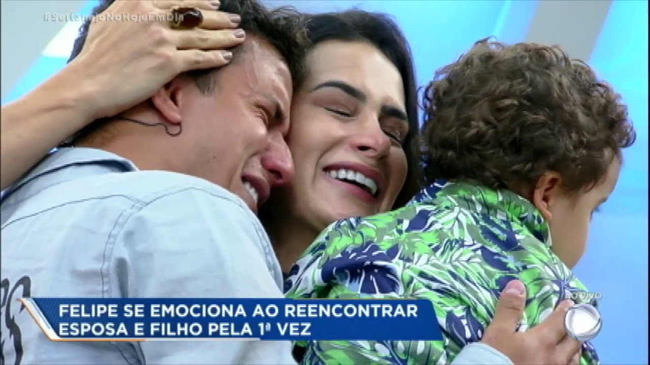 Felipe Sertanejo se emociona ao reencontrar a família no Hoje em Dia