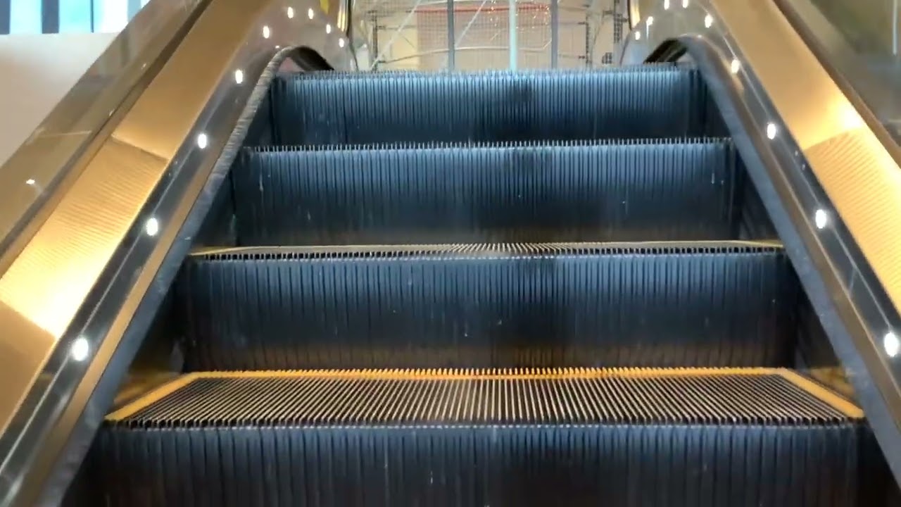 Genting higlands gentimg antara groung floor lobby escalator