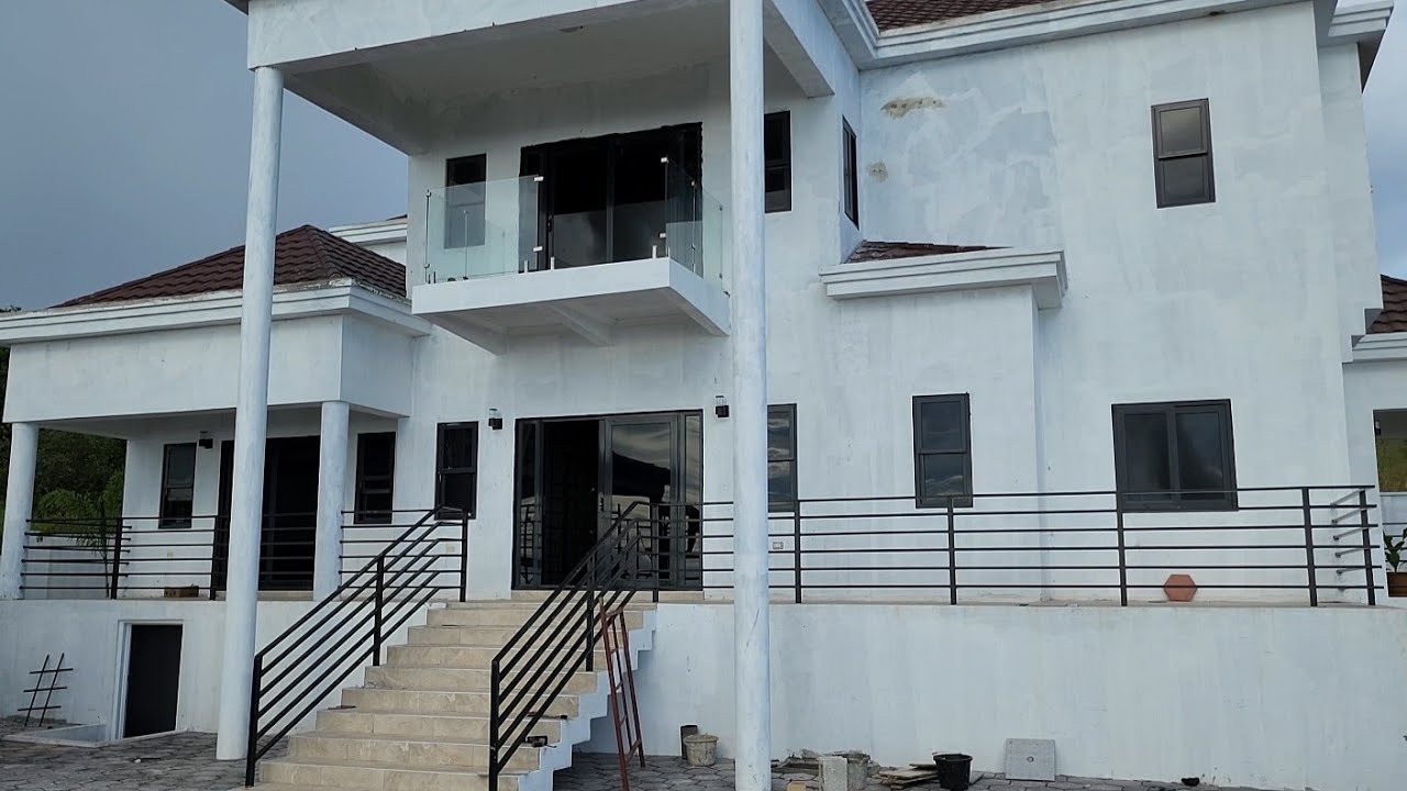 Экскурсия по современному ямайскому дому с 4 спальнями.