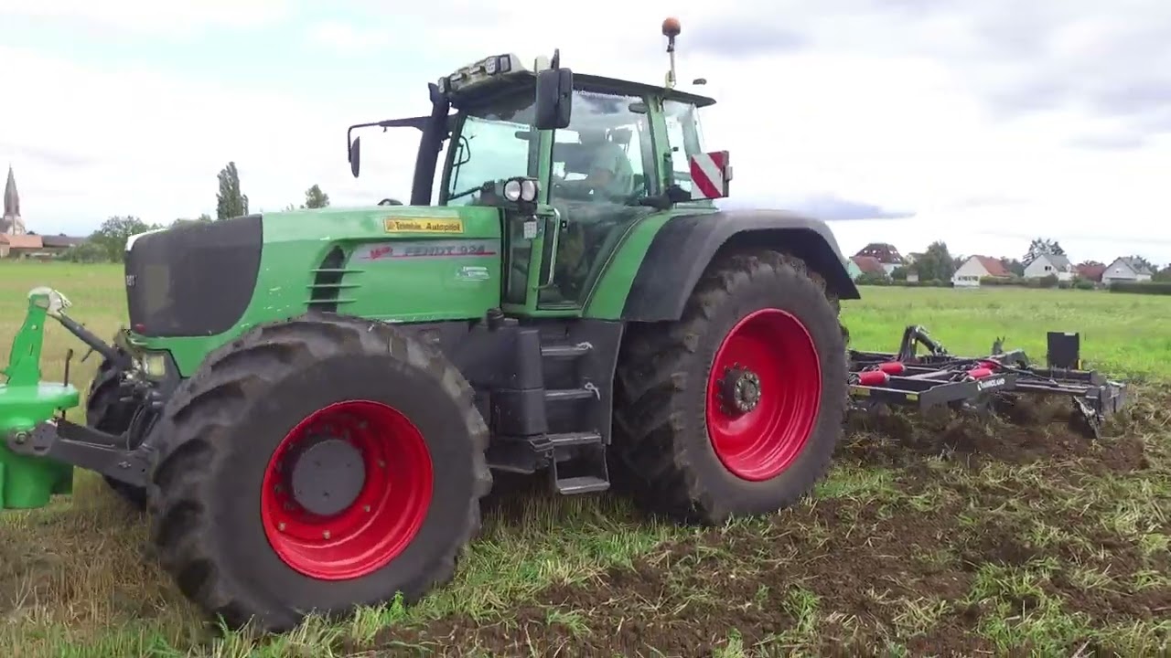 Déchaumage au fendt 924 et agroland krypton
