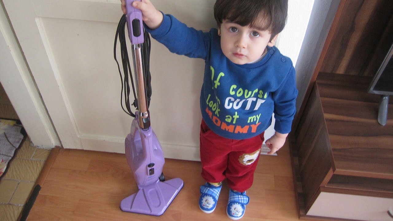 DEHA DORUK GERÇEK ELEKTRİK SÜPÜRGESİ İLE EVİ SÜPÜRÜYOR | EĞLENCELİ ÇOCUK VİDEOLARI