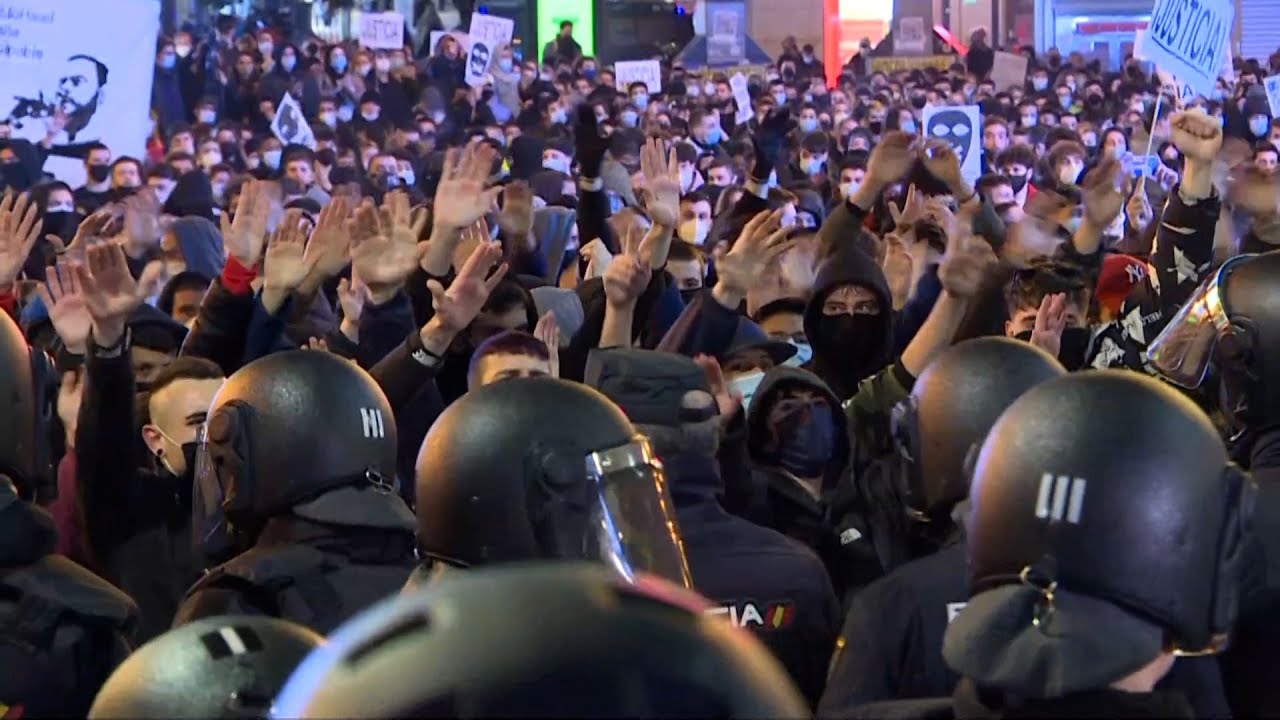 Cargas y altercados en la segunda jornada de protestas por Pablo Hasel