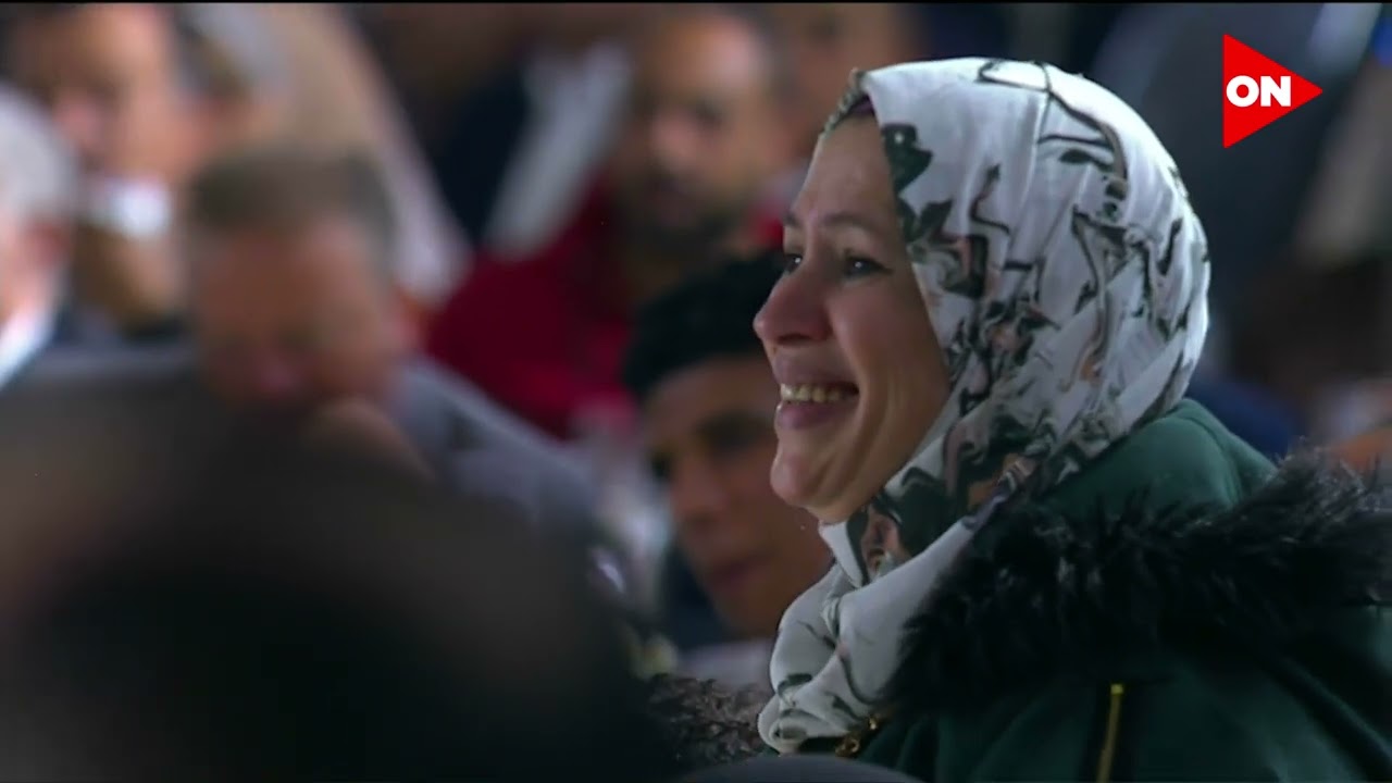 حوار الرئيس السيسي مع عدد من المواطنين خلال تفقده نادي شربين الرياضي