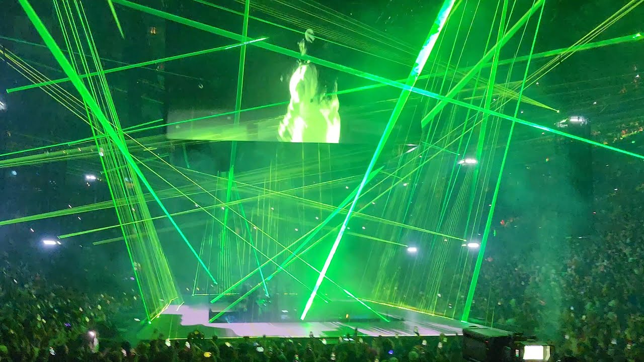 [4K] Billie Eilish - Guess Remix Live (Charli XCX) HIT ME HARD & SOFT TOUR  (Toronto N1)